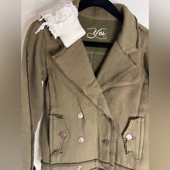 EUC 4 pieces of girls clothing Size XS 4/5 Levi’s & YES - Picture 2 of 15